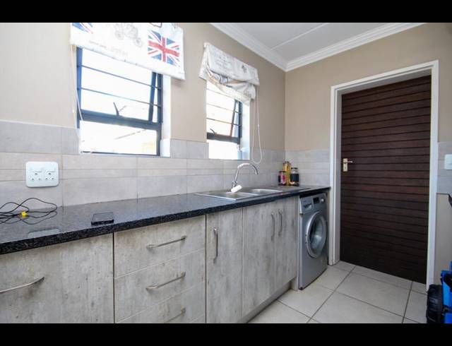 3 BEDROOM TOWNHOUSE FOR SALE IN AMBERFIELD